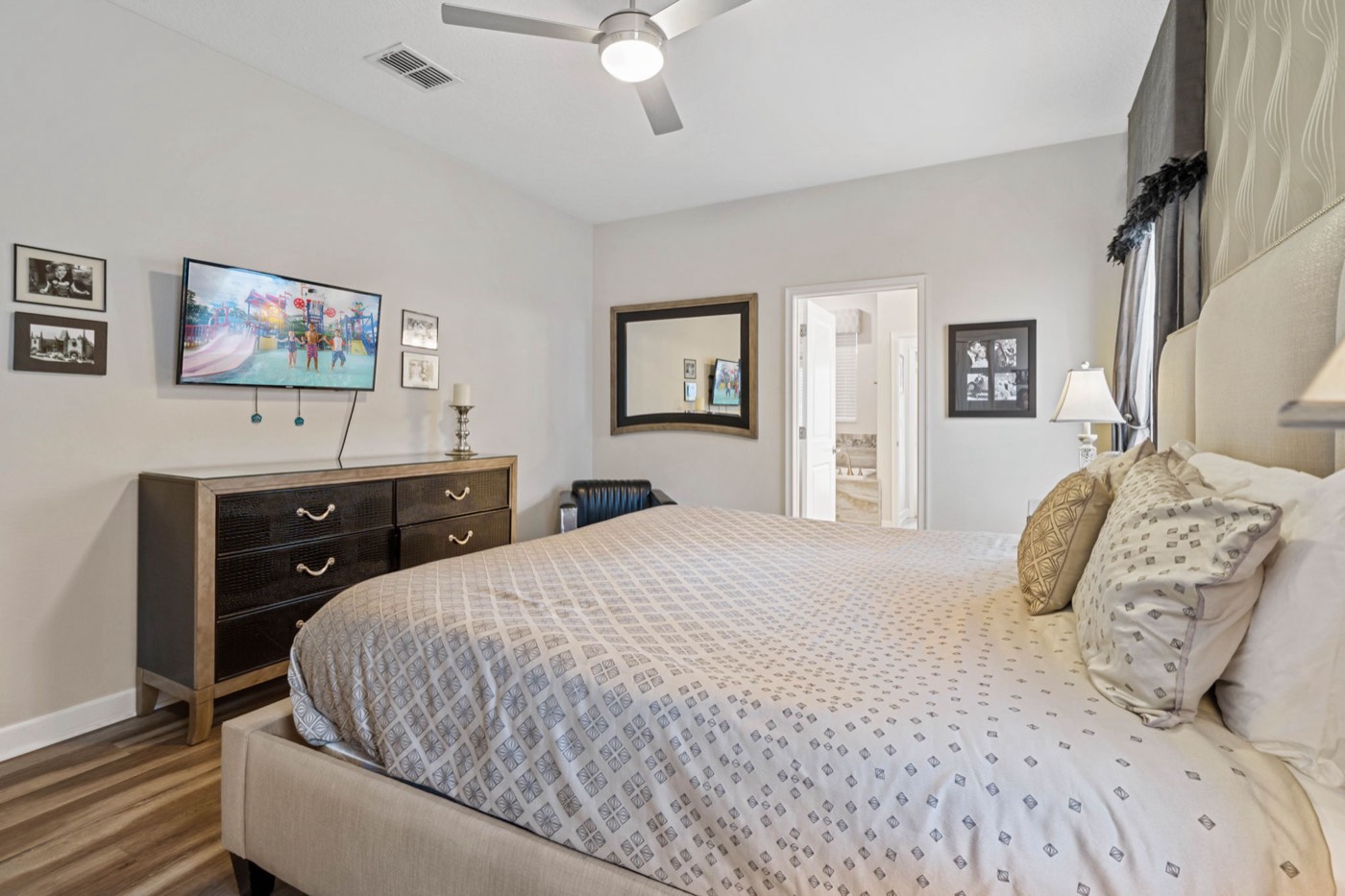 Primary suite bedroom
